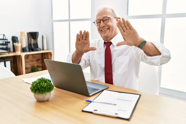 Senior Man Working Office Using Computer Laptop Doing Frame Using — Stok fotoğraf