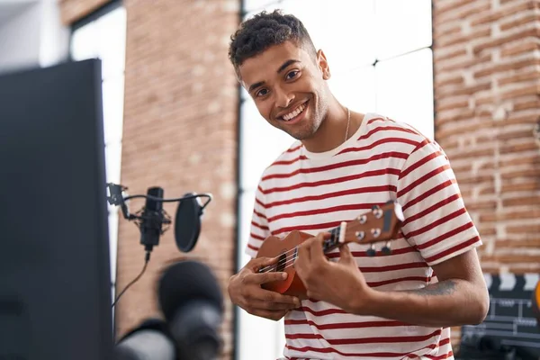 Afro Americano Músico Tocando Ukelele Estúdio Música — Fotografia de Stock