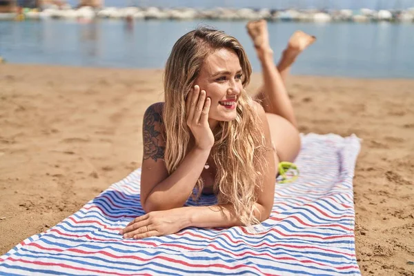 Young Woman Tourist Wearing Bikini Lying Sand Seaside — Stockfoto