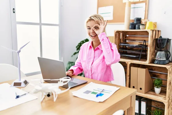 Young Caucasian Woman Working Office Doing Gesture Hand Smiling Eye — Stockfoto