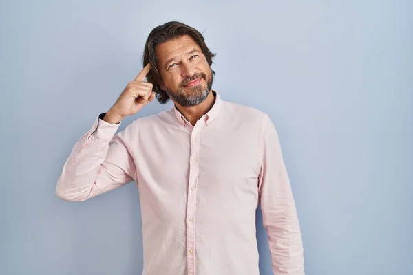 Handsome Middle Age Man Wearing Elegant Shirt Background Smiling Pointing — Zdjęcie stockowe