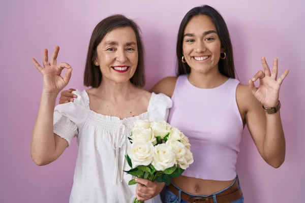 Hispanic Mother Daughter Holding Bouquet White Flowers Smiling Positive Doing — Stock Photo, Image