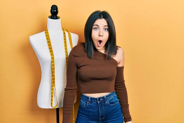 Young Brunette Woman Standing Manikin Scared Amazed Open Mouth Surprise — Stok fotoğraf