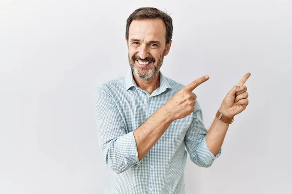 Middle Age Hispanic Man Beard Standing Isolated Background Smiling Looking — Stockfoto