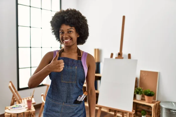 Young African American Woman Afro Hair Art Studio Doing Happy — Stock Photo, Image