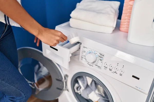 Young Blonde Woman Pouring Detergent Washing Machine Laundry Room — Fotografia de Stock