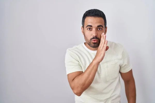 Hispanic Man Beard Standing Isolated Background Hand Mouth Telling Secret — Stock Photo, Image
