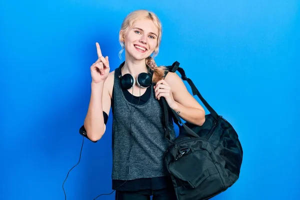 Beautiful Caucasian Sports Woman Blond Hair Holding Gym Bag Surprised — Stockfoto