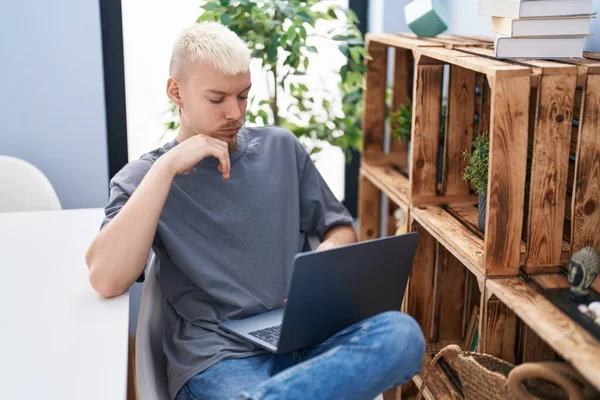 Young Caucasian Man Using Laptop Sitting Chair Home — Stockfoto