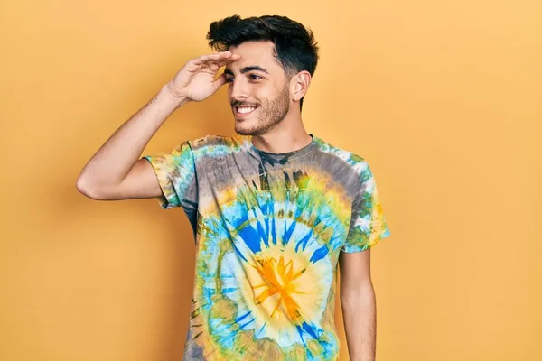 Junger Hispanischer Mann Lässiger Kleidung Sehr Glücklich Und Lächelnd Der — Stockfoto