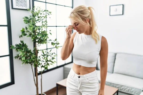 Young Caucasian Woman Standing Living Room Tired Rubbing Nose Eyes — Stockfoto