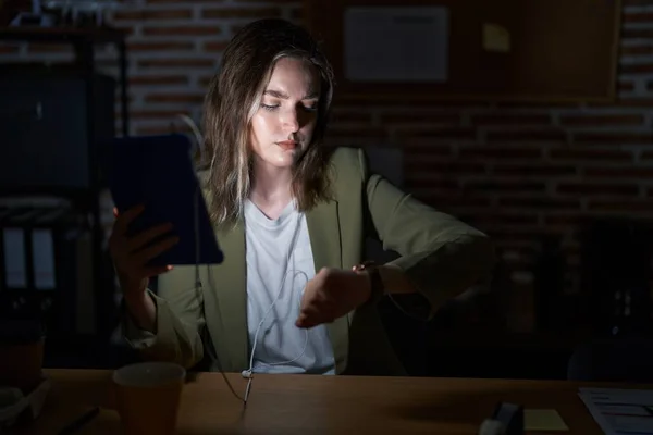 Blonde Caucasian Woman Working Office Night Checking Time Wrist Watch — Stockfoto