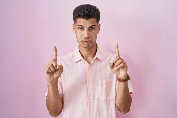 Young Hispanic Man Standing Pink Background Pointing Looking Sad Upset — Stock fotografie