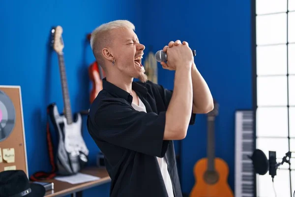 Young Caucasian Man Artist Singing Song Music Studio — Stockfoto