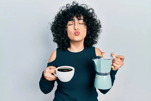 Young Middle East Woman Holding Italian Coffee Maker Looking Camera — Fotografia de Stock