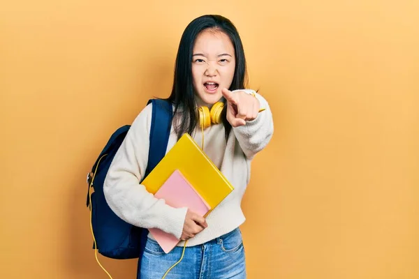 Young Chinese Girl Holding Student Backpack Books Pointing Displeased Frustrated — Fotografia de Stock