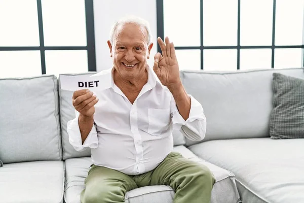 Senior Man Holding Diet Banner Doing Sign Fingers Smiling Friendly — Stock fotografie