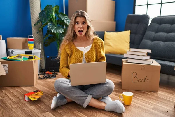 Young Woman Sitting Floor New Home Using Laptop Afraid Shocked — Stockfoto