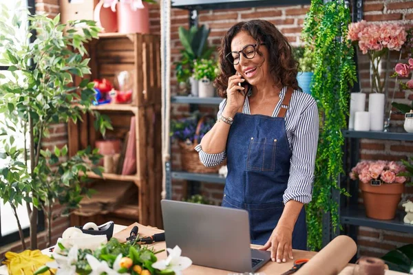 Middle Age Woman Florist Talking Smartphone Using Laptop Flower Shop —  Fotos de Stock