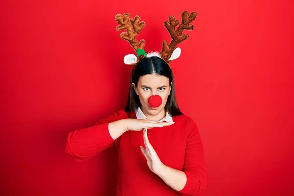 Young Hispanic Woman Wearing Deer Christmas Hat Red Nose Doing — Photo