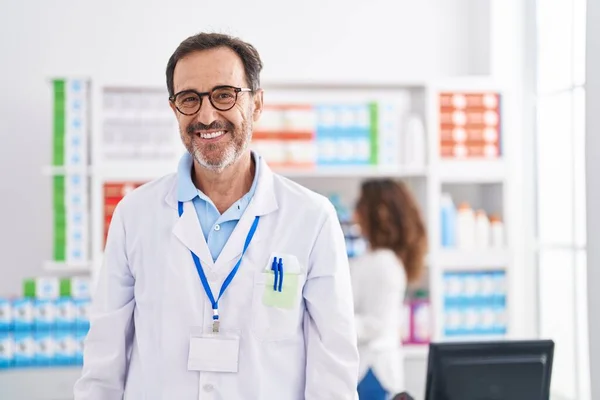 Middle Age Hispanic Man Working Pharmacy Drugstore Happy Cool Smile — Stockfoto