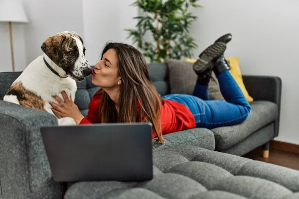 Young Woman Using Laptop Lying Sofa Dog Home — Stockfoto