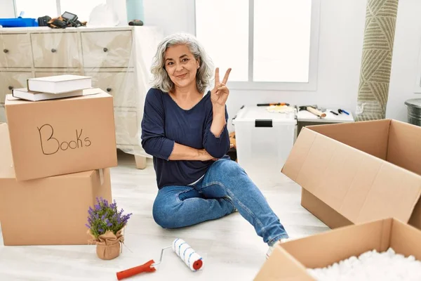 Middle Age Woman Grey Hair Sitting Floor New Home Smiling — Stockfoto