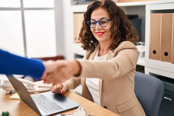 Middle Age Hispanic Woman Working Closing Deal Office —  Fotos de Stock