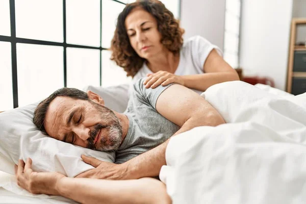 Middle Age Hispanic Woman Waking Her Husband Lying Bed Home — Stock Photo, Image