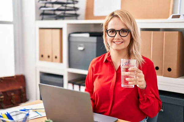 Young Blonde Woman Business Worker Using Laptop Drinking Water Office — 图库照片