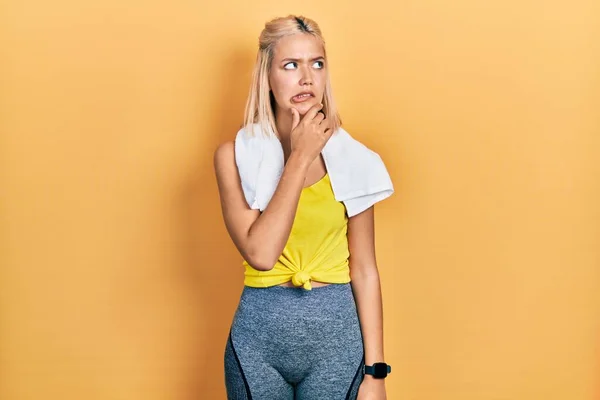 Beautiful Blonde Sports Woman Wearing Workout Outfit Thinking Worried Question — Stockfoto