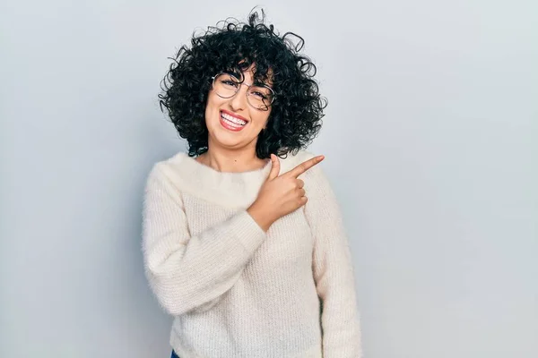 Young Middle East Woman Wearing Casual White Tshirt Cheerful Smile —  Fotos de Stock