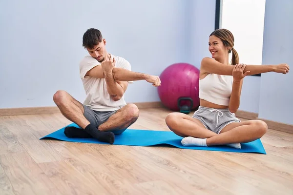 Young Man Woman Couple Smiling Confident Stretching Sport Center — ストック写真