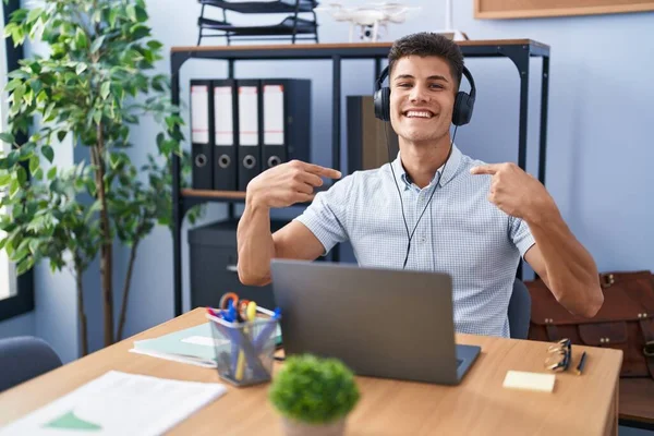 Young Hispanic Man Working Office Wearing Headphones Looking Confident Smile — Foto Stock