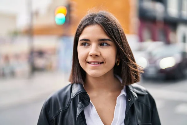 Young Beautiful Hispanic Woman Smiling Confident Looking Side Street — Stok fotoğraf