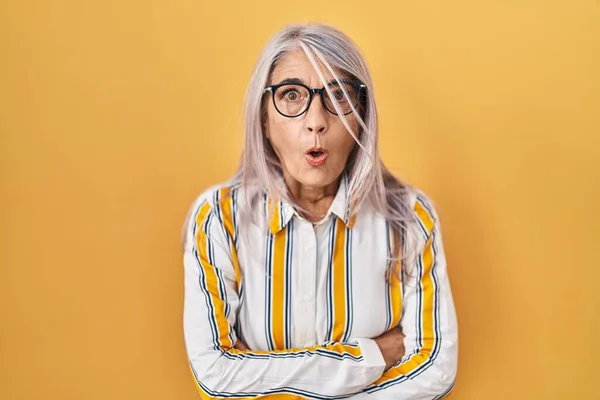 Middle Age Woman Grey Hair Standing Yellow Background Wearing Glasses — Foto de Stock