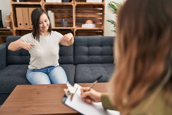 Hispanic Girl Syndrome Doing Therapy Looking Confident Smile Face Pointing — Zdjęcie stockowe