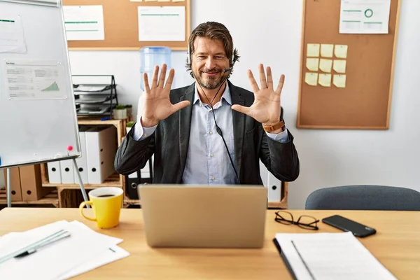 Handsome Middle Age Man Wearing Call Center Agent Headset Office — Stockfoto