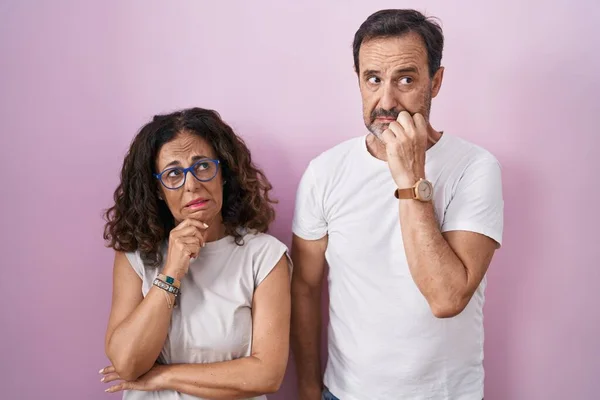 Middle Age Hispanic Couple Together Pink Background Thinking Worried Question — Stock fotografie