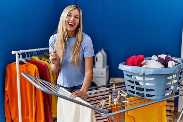 Beautiful Woman Hanging Clothes Clothline Smiling Laughing Hard Out Loud — ストック写真