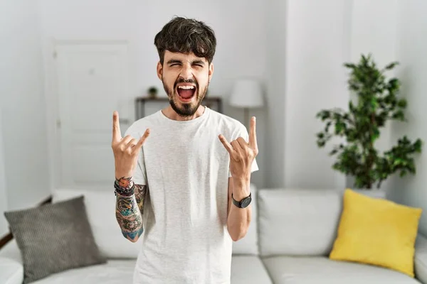 Hispanic Man Beard Living Room Home Shouting Crazy Expression Doing — Stockfoto