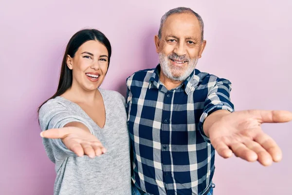Hispanic Father Daughter Wearing Casual Clothes Smiling Friendly Offering Handshake — Stok fotoğraf