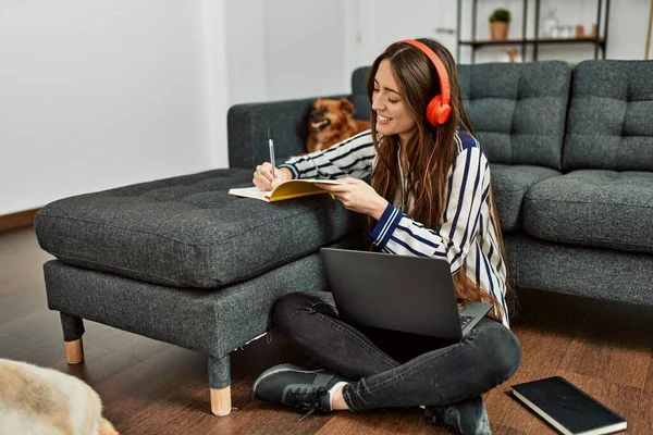 Young Hispanic Woman Using Laptop Studying Sitting Floor Dog Home — Φωτογραφία Αρχείου