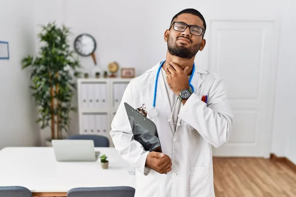 Young Indian Man Wearing Doctor Uniform Stethoscope Touching Painful Neck — Stock fotografie