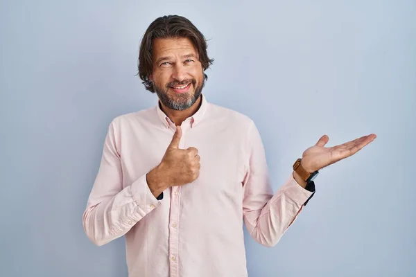 Handsome Middle Age Man Wearing Elegant Shirt Background Showing Palm — Zdjęcie stockowe