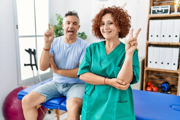 Physiotherapy Woman Working Pain Recovery Clinic Patient Smiling Happy Face — Stockfoto