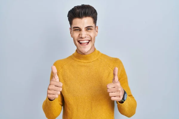 Young Hispanic Man Standing Blue Background Success Sign Doing Positive — Fotografia de Stock