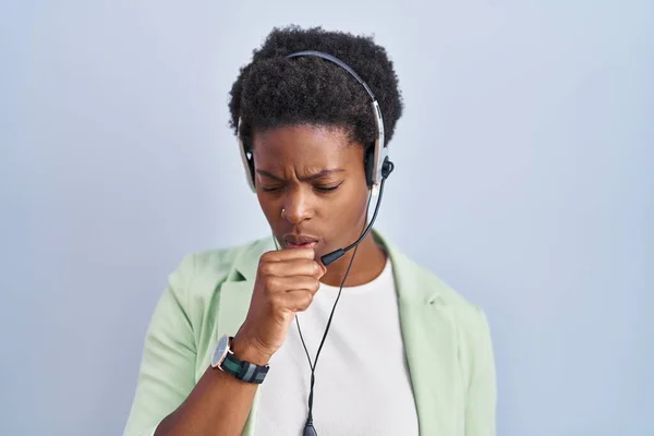 Afro Amerikaanse Vrouw Draagt Call Center Agent Headset Gevoel Onwel — Stockfoto