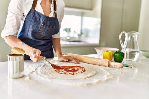 Young Blonde Woman Cooking Pizza Kitchen — Stockfoto