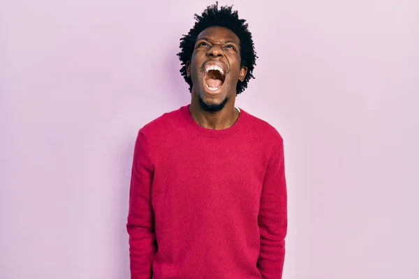 Junger Afrikanisch Amerikanischer Mann Lässiger Kleidung Wütend Und Verrückt Schreiend — Stockfoto